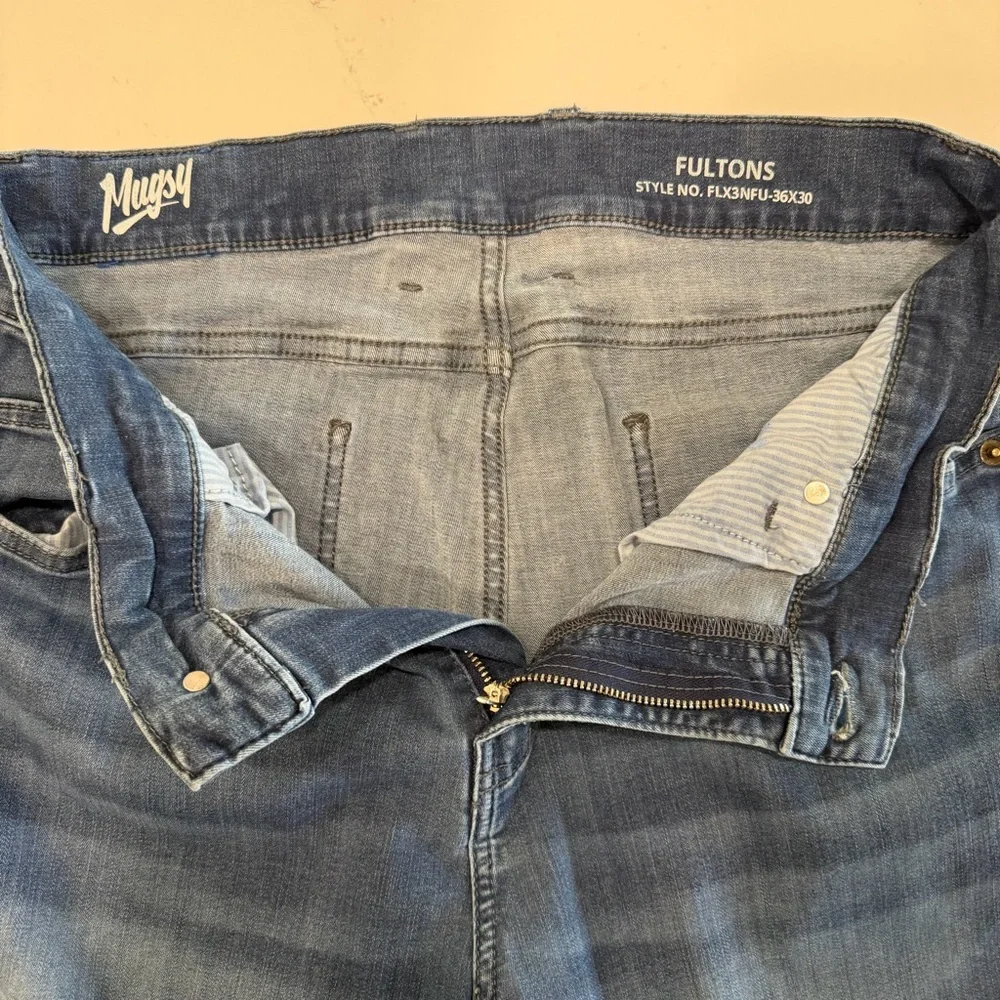 Mugsy Men’s Fulton Casual Fit Blue Jeans  36x26